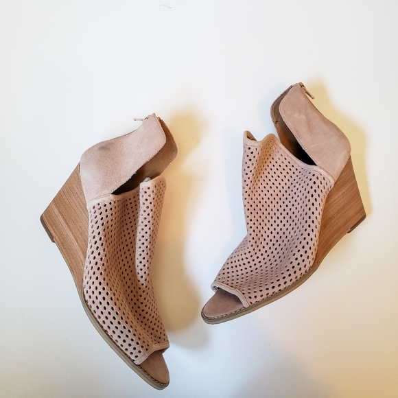 susina wedge bootie